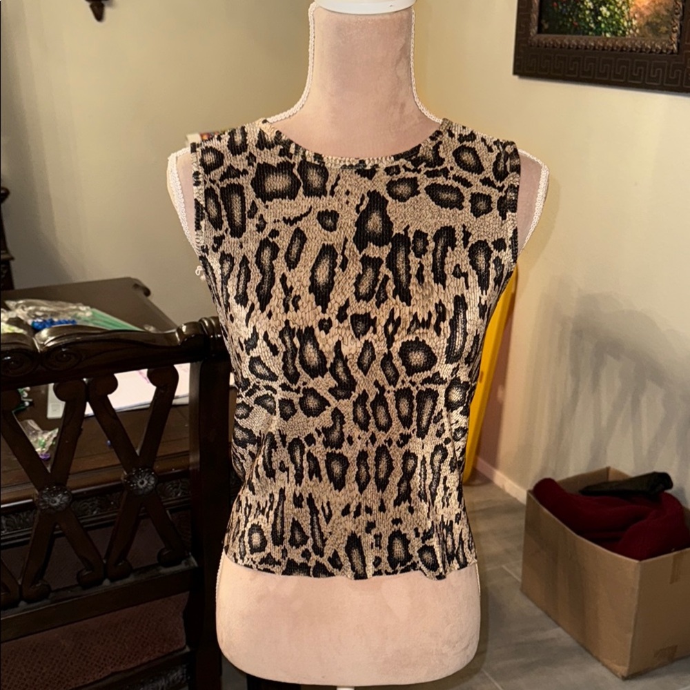 Cream and Black Fitted Sleeveless Tank Top